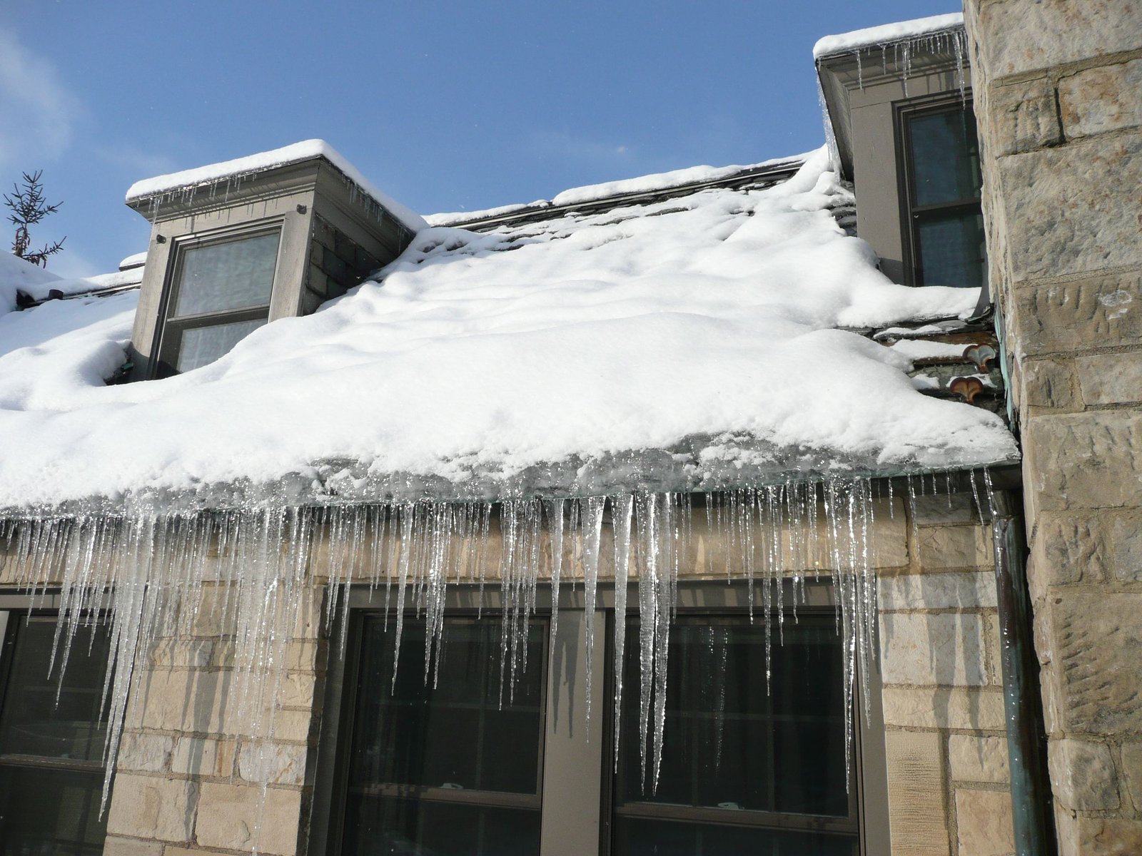 How snow and cold weather can effect your roof?